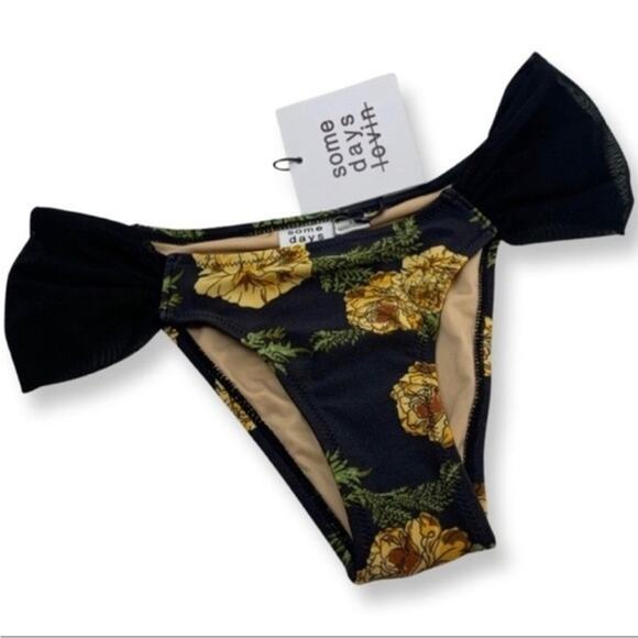 💗 3/$10 💗 NEW Revolve Some Days Lovin' River Run Floral Bikini Bottoms XS - Picture 9 of 10